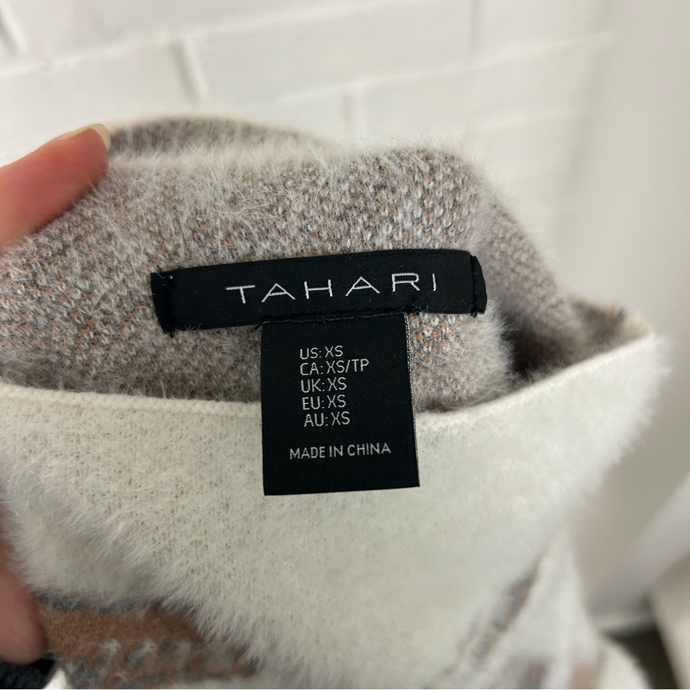 NWT Tahari Fuzzy Knit Patterned Sweater Size XS - Picture 3 of 11